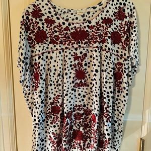 Boutique brand maroon, white and black swing top.